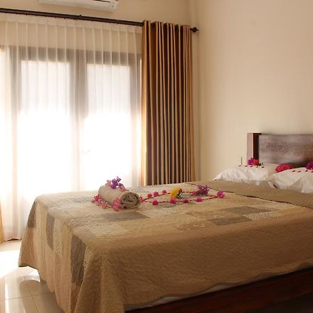 Hotel Kampoeng Senggigi Mangsit Esterno foto